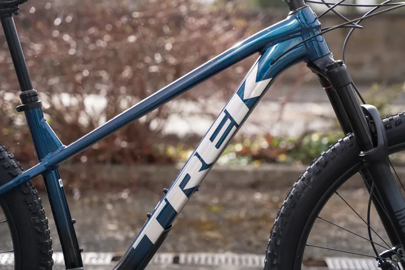 Trek Roscoe 8 Mountain Bike in Mulsanne Blue-6