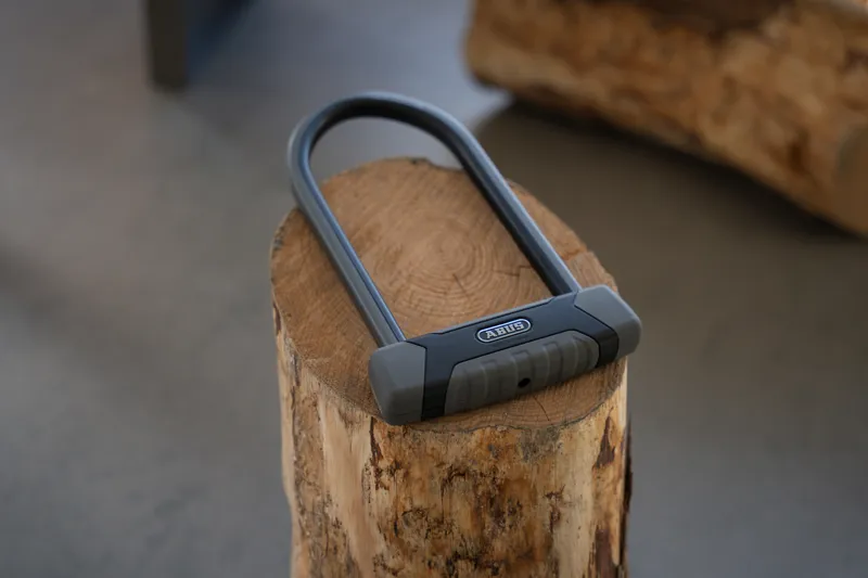 Abus Granit XPlus 540 U-Lock in Black-1