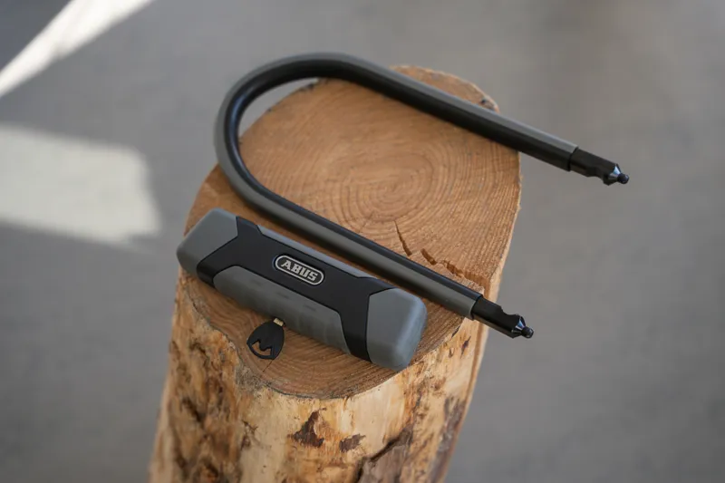 Abus Granit XPlus 540 U-Lock in Black-4