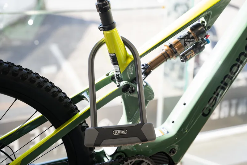 Abus Granit XPlus 540 U-Lock in Black-6