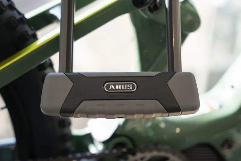 Abus Granit XPlus 540 U-Lock in Black-7