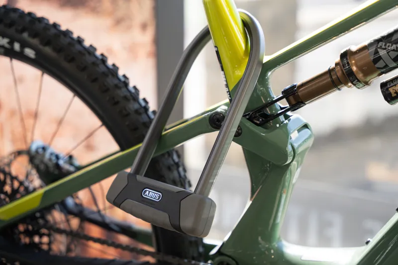 Abus Granit XPlus 540 U-Lock in Black-9