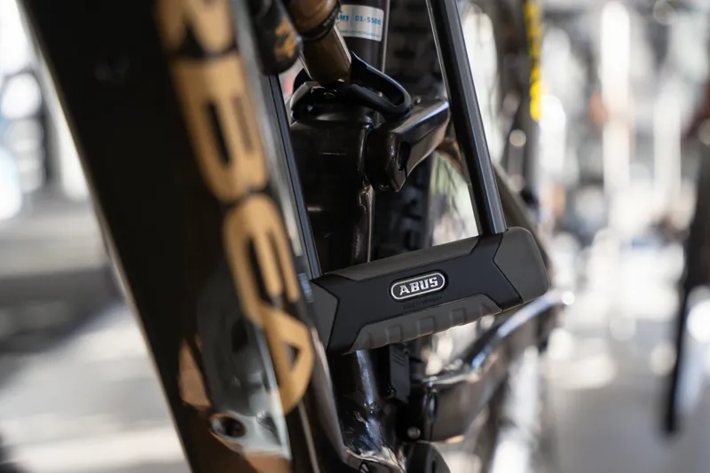 Abus Granit XPlus 540 U-Lock in Black-12