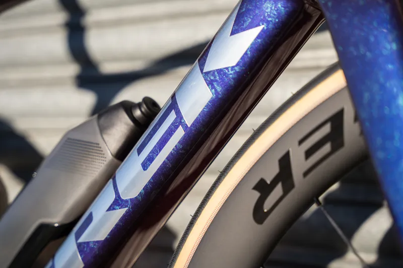 Trek Madone SLR 7 AXS Gen 8 in Purple Phaze/Amethyst Marble-11