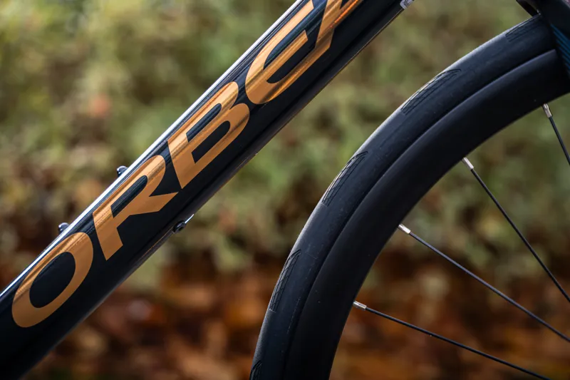 Orbea Avant H50 Diamond Black-Titan Gold-5