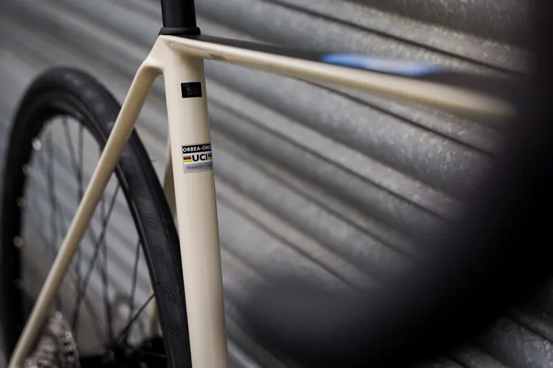 Orbea Orca M30i Road Bike In Ivory White/Burgundy Gloss/Vulcano Matt-6