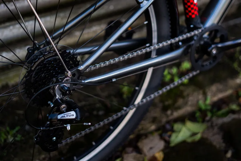 Trek Wahoo 26 Hybrid Kids Bike in Grey-11