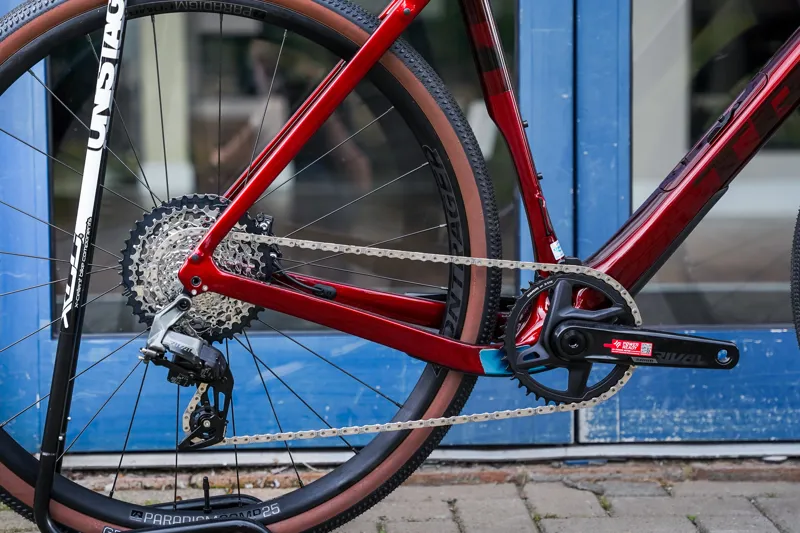 Trek Checkpoint SL 6 eTtap Gravel Bike in Crimson/Red Smoke-3