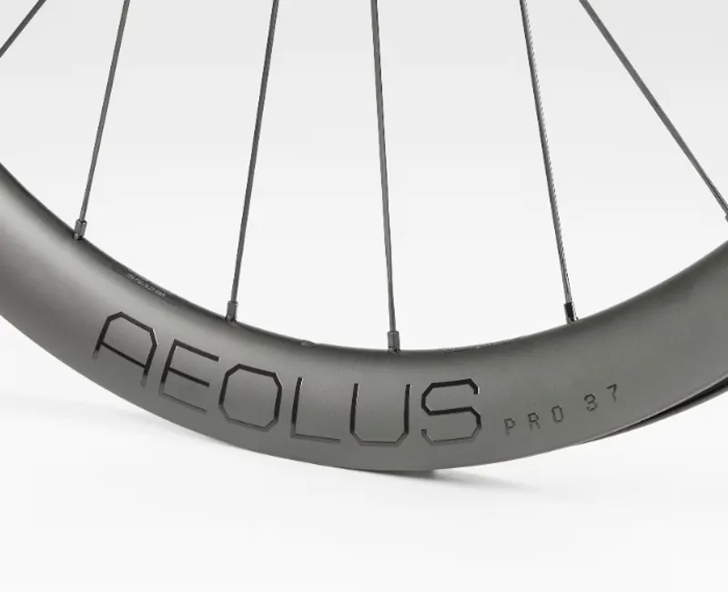 Bontrager Aeolus Pro 37 TLR Disc Road Wheel - Front-1