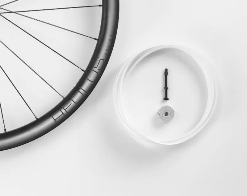 Bontrager Aeolus RSL 37 TLR Disc Road Wheels-4