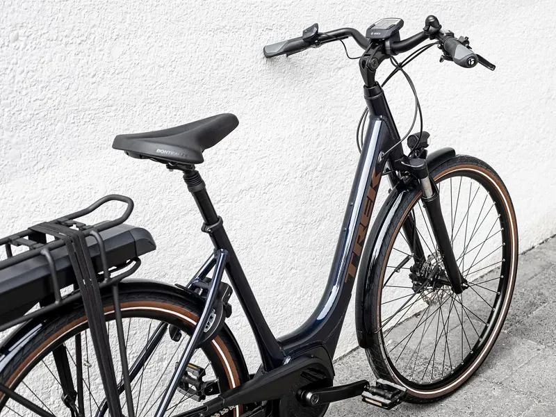 Trek Verve+ 2 Lowstep 500wh Electric Hybrid Bike in Blue-11