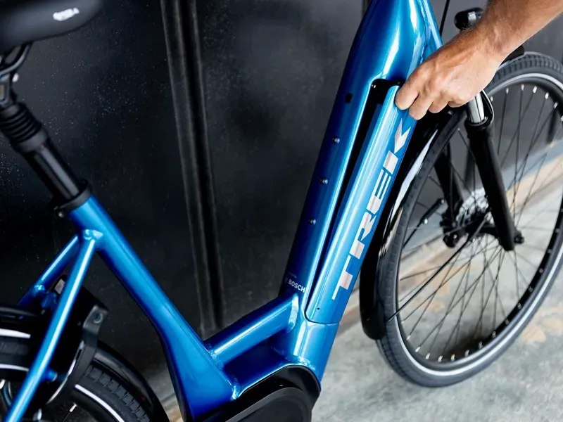 Trek Verve+ 3 Lowstep Hybrid Bike in Alpine Blue-9